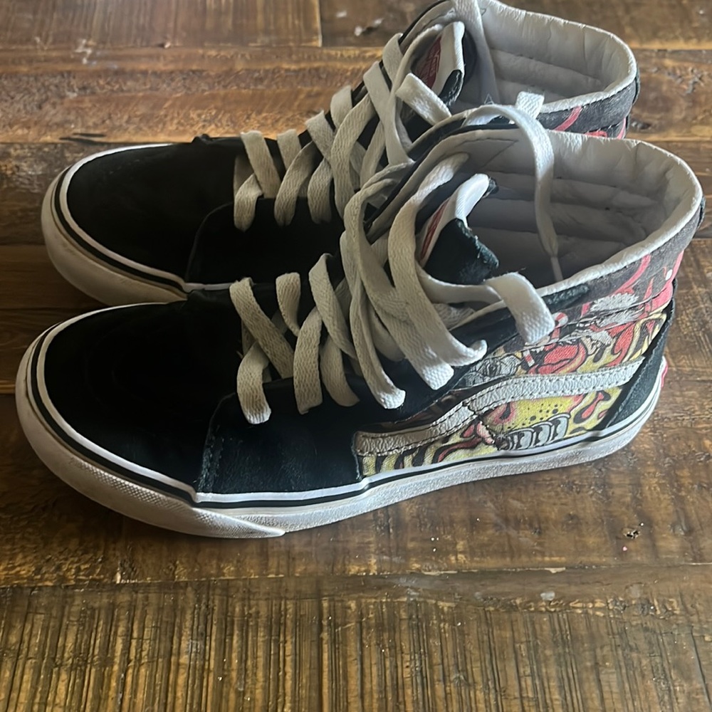 Used kids vans size 3 Christmas edition …it has Santa riding hotrod